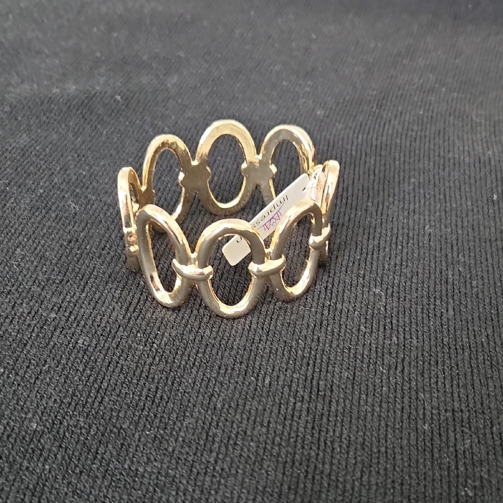 Elegant Gold Bracelet